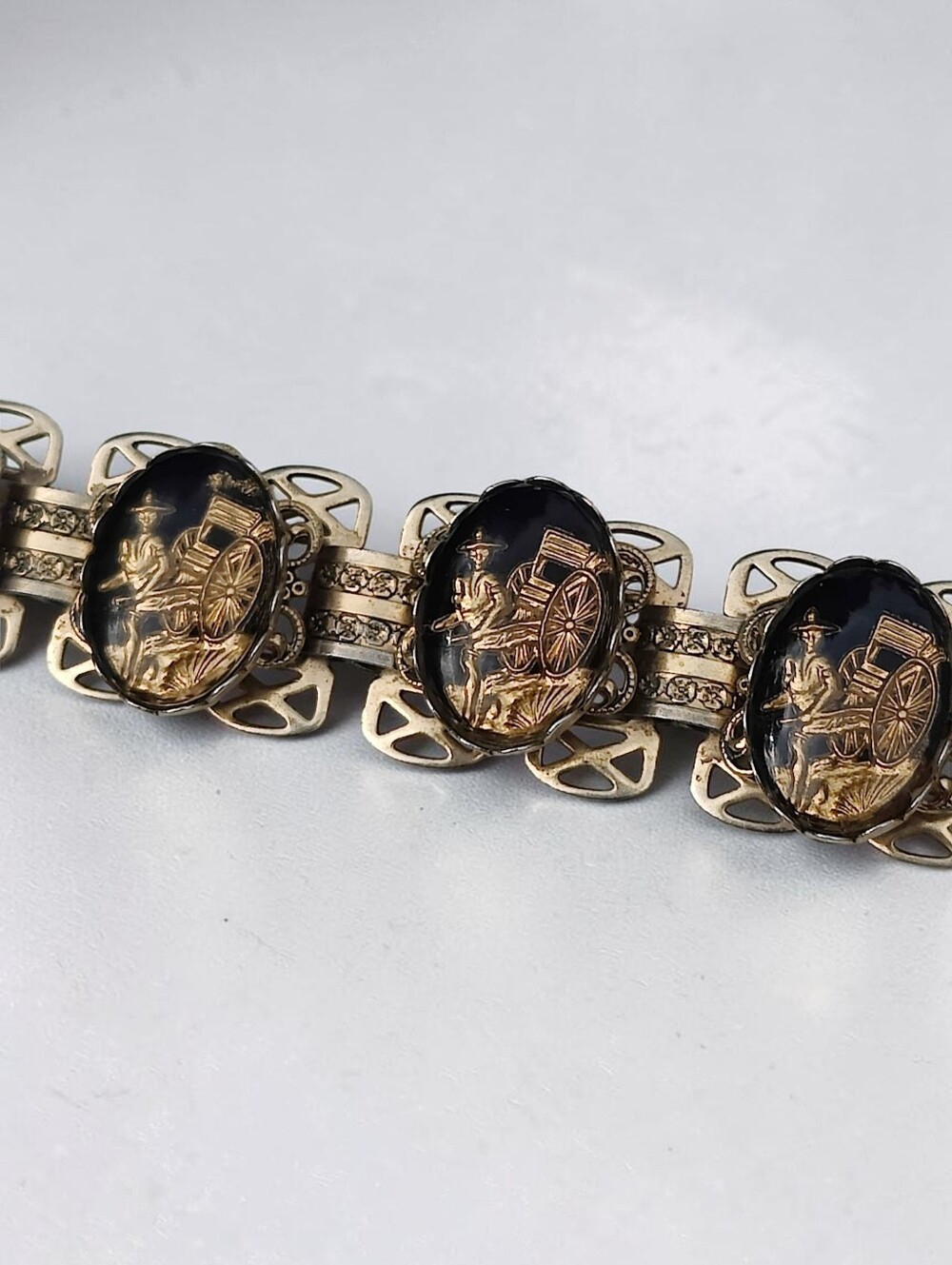 Vintage Intagliao Cameo  Rickshaw Glass Cab Bracelet